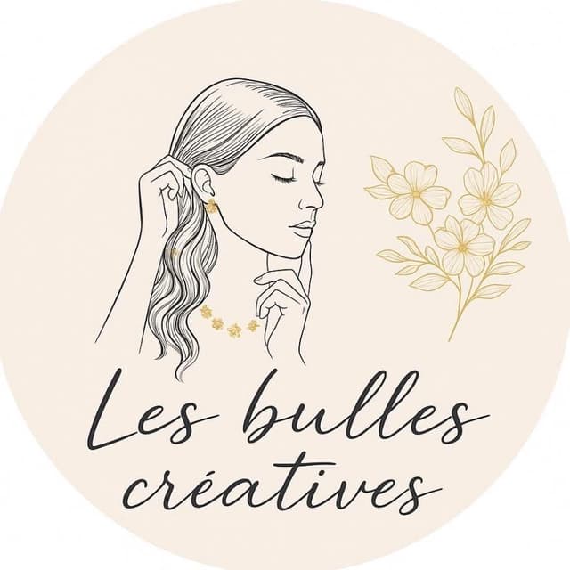 Bienvenue chez Les Bulles Créatives !
Découvrez nos pampilles interchangeables en argile polymère montées sur des créoles en acier inoxydable, conçues pour être légères, confortables et élégantes. Chaque création est fabriquée à la main en France, dans notre atelier en Gironde. Grâce à la résine protectrice, vos bijoux gardent leur éclat et leur durabilité au quotidien. Transformez votre style en un clin d’œil simplement en changeant vos pampilles selon votre humeur ou votre tenue. Nos créations allient qualité artisanale, matières durables et design unique pour des bijoux qui vous accompagnent tous les jours.

pampilles interchangeables
créoles acier inoxydable
bijoux légers
bijoux artisanaux France