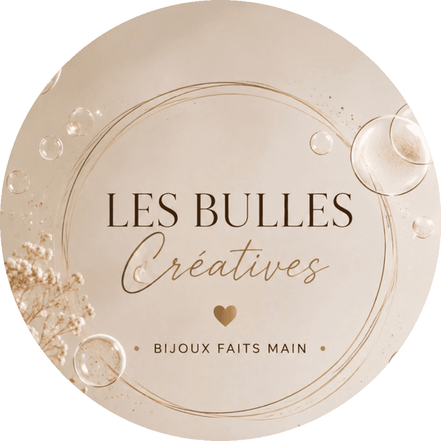 Bienvenue chez Les Bulles Créatives !
Découvrez nos pampilles interchangeables en argile polymère montées sur des créoles en acier inoxydable, conçues pour être légères, confortables et élégantes. Chaque création est fabriquée à la main en France, dans notre atelier en Gironde. Grâce à la résine protectrice, vos bijoux gardent leur éclat et leur durabilité au quotidien. Transformez votre style en un clin d’œil simplement en changeant vos pampilles selon votre humeur ou votre tenue. Nos créations allient qualité artisanale, matières durables et design unique pour des bijoux qui vous accompagnent tous les jours.

pampilles interchangeables
créoles acier inoxydable
bijoux légers
bijoux artisanaux France